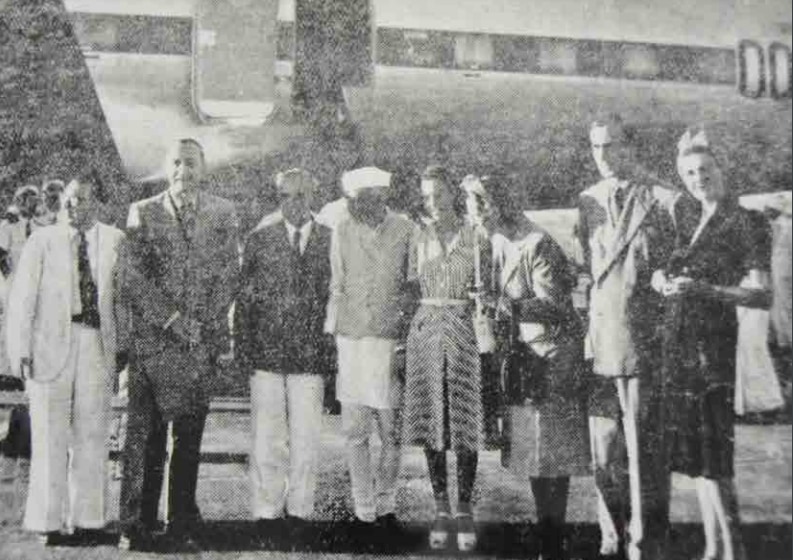 Photo shows the Governor General, Lady Mountbatten, Prime Minister Nehru, Mr. Orta and the de Lignes along with their daughter, Princess Yolande, on the tarmac.&nbsp;(Courtesy: India, Belgium & Luxembourg: 70 Years of Diplomatic Relations, Embassy of India)