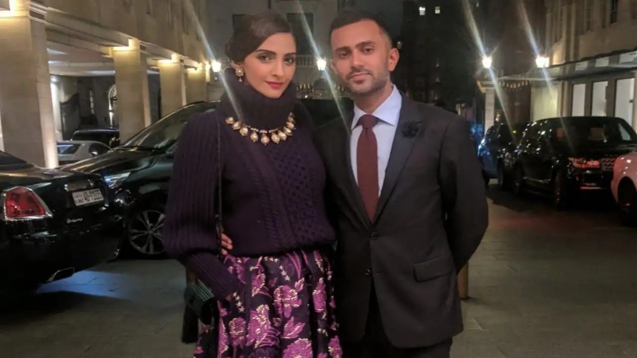 Sonam Kapoor posing with Anand Ahuja in a photo that was clicked before they married. Sonam Kapoor posing with Anand Ahuja in a photo that was clicked before they married. 