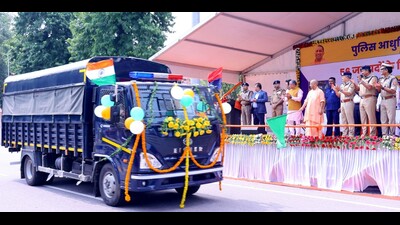 U.P. chief minister Yogi Adityanath flagging off a modern prison van in Lucknow on Sunday. (Sourced) U.P. chief minister Yogi Adityanath flagging off a modern prison van in Lucknow on Sunday. (Sourced)