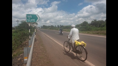 Supe - a small village in Baramati tehsil of Pune district which was included in the ‘digital village’ scheme on October 31, 2018 is still grappling with poor internet. (Pratham Gokhale/HT Photo) Supe - a small village in Baramati tehsil of Pune district which was included in the ‘digital village’ scheme on October 31, 2018 is still grappling with poor internet. (Pratham Gokhale/HT Photo)
