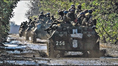Ukrainian soldiers ride a top of infantry fighting vehicles in Novoselivka, September 17, 2022 (AFP)
