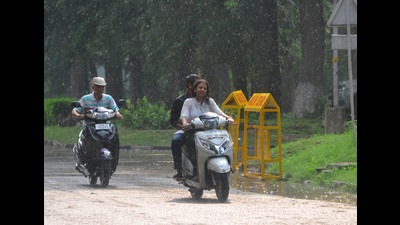 To declare the withdrawal of monsoon, the weathermen consider multiple factors, including absence of rain for at least five consecutive days and a significant decline in humidity. (HT Photo)