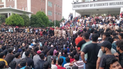 Students protesting over ‘objectionable video leaks’ at Chandigarh University on Sunday. (Sanjeev Sharma/HT) Students protesting over ‘objectionable video leaks’ at Chandigarh University on Sunday. (Sanjeev Sharma/HT)