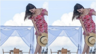 Aamna decked up in a pink dress featuring floral patterns as she gave us the ultimate beach vibes with a statement hat. (Instagram/@aamnasharifofficial)