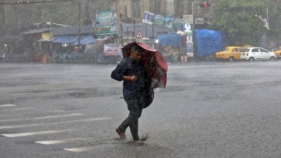 Meteorological Bhuvaneshwar centre tweeted that the cyclonic pressure had spread to a height of 5.8 km in the atmosphere over the northeast Bay of Bengal by Sunday. (Representational Image) (REUTERS)