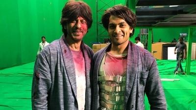 Shah Rukh Khan with his Brahmastra stunt double Hasit Savani. Shah Rukh Khan with his Brahmastra stunt double Hasit Savani.