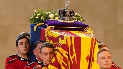 Queen Elizabeth II's Funeral: Guards carry the coffin of Queen Elizabeth II into Westminster Hall. (AFP) Queen Elizabeth II's Funeral: Guards carry the coffin of Queen Elizabeth II into Westminster Hall. (AFP)