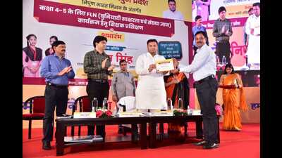 U.P. minister of state for basic education Sandeep Singh honouring a master trainer in Lucknow on Sunday. (HT photo)