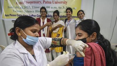 Patna: A healthcare worker administers a dose of Covid-19 preventive vaccine to a student, at a vaccination camp in Patna Women’s College, Monday, Aug. 1, 2022. (PTI Photo) (PTI08_01_2022_000129B) (PTI) Patna: A healthcare worker administers a dose of Covid-19 preventive vaccine to a student, at a vaccination camp in Patna Women’s College, Monday, Aug. 1, 2022. (PTI Photo) (PTI08_01_2022_000129B) (PTI)