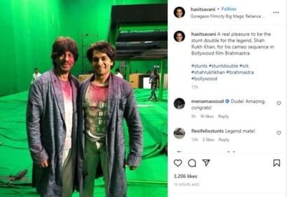 In the picture, Shah Rukh and Hasit stood next to each other wearing similar outfits.