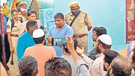 New Delhi, Sept 18 (ANI): NIA conducts raids in Kurnool, Nellore, Kadapa and Guntur of Andhra Pradesh and in Nizamabad, Telangana, in connection with the PFI case. The agency is searching the residence of one Shadulla who is the main accused in this case. (ANI Photo) (ANI)