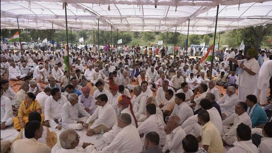 Farmers from 72 villages take part in a mahapanchayat against the acquisition of 1,810 acres of land in three Manesar villages at Panchgaon Chowk in Gurugram on Sunday. (Parveen Kumar/ HT)