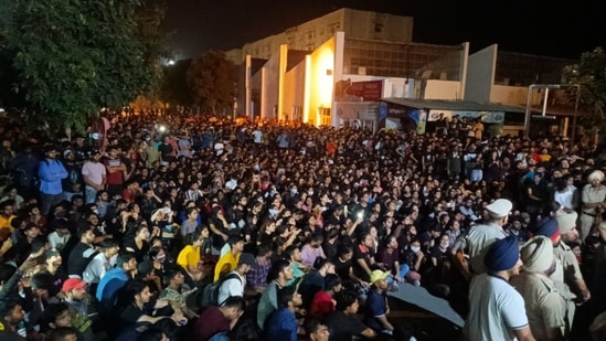 Massive protests broke out on Sunday at the Chandigarh University as allegations were made that objectionable videos of girl students were widely shared on social media.(Sanjeev Sharma/Hindustan Times)