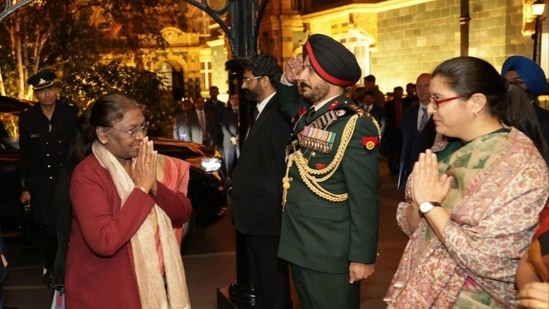 President Droupadi Murmu arrives in London on a three-day visit. She will also attend Queen Elizabeth II's funeral.&nbsp;(Twitter/@rashtrapatibhvn)