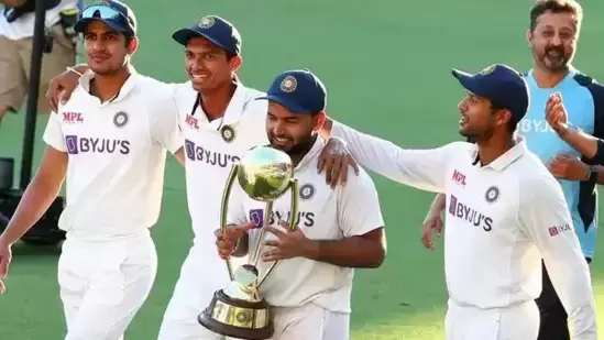 Rishabh Pant with India teammates after the series win against Australia in 2021(Twitter)