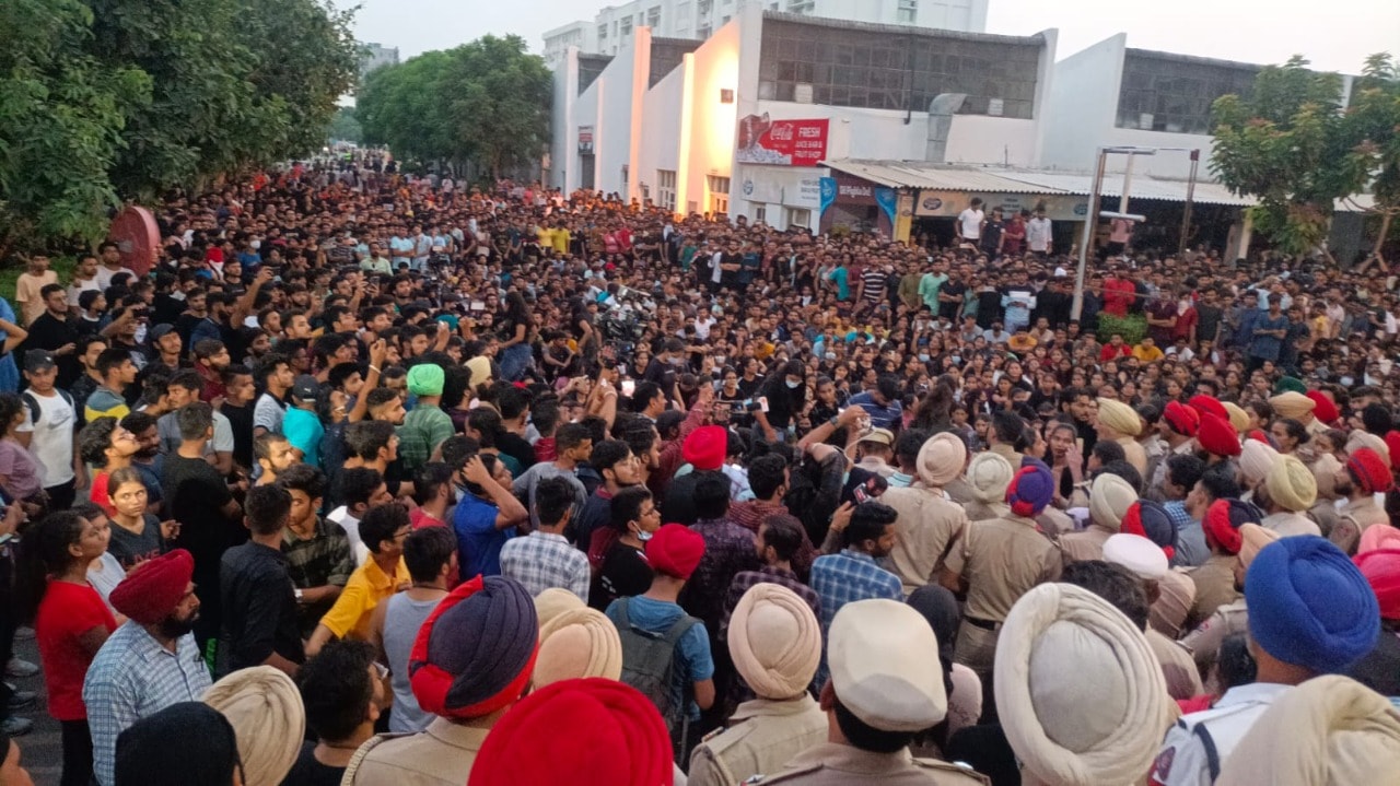 Students protest at Chandigarh University in Mohali over the leaked clip controversy on Sunday. (Sanjeev Sharma/HT Photo) Students protest at Chandigarh University in Mohali over the leaked clip controversy on Sunday. (Sanjeev Sharma/HT Photo)
