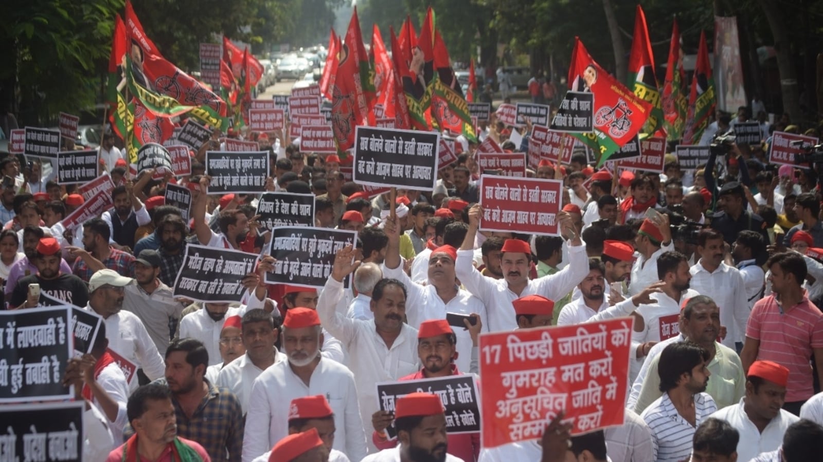 Akhilesh Yadav and Samajwadi Party MLAs' mega march to UP Assembly | Pics