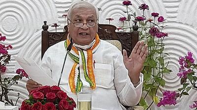 Arif Mohammad Khan said a functionary of the chief minister’s office (CMO) was seen in the video trying to prevent police from discharging their duty. (PTI) Arif Mohammad Khan said a functionary of the chief minister’s office (CMO) was seen in the video trying to prevent police from discharging their duty. (PTI)
