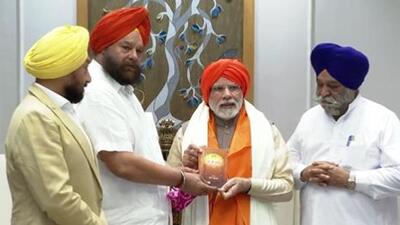 The Sikh delegation performed ‘ardas’ at Prime Minister Narendra Modi’s residence at 7 Lok Kalyan Marg in New Delhi. (Video grab/Twitter/ANI) The Sikh delegation performed ‘ardas’ at Prime Minister Narendra Modi’s residence at 7 Lok Kalyan Marg in New Delhi. (Video grab/Twitter/ANI)