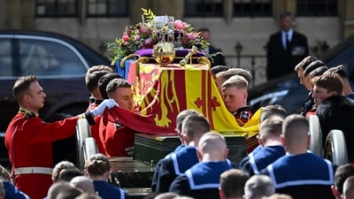 Queen Elizabeth II's Funeral: A Bearer Party of The Queen's Company place the coffin of Britain's Queen Elizabeth II onto the State Gun Carriage. (AFP) Queen Elizabeth II's Funeral: A Bearer Party of The Queen's Company place the coffin of Britain's Queen Elizabeth II onto the State Gun Carriage. (AFP)