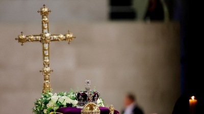 Queen Elizabeth's coffin draped in the Royal Standard is currently lying in state in London's Westminster Hall for members of the public to pay their respects to the Queen. (AP) Queen Elizabeth's coffin draped in the Royal Standard is currently lying in state in London's Westminster Hall for members of the public to pay their respects to the Queen. (AP)