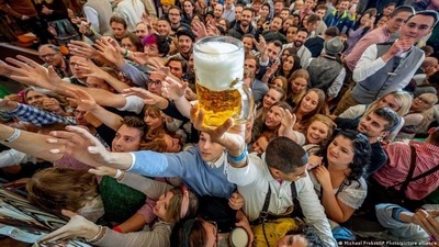 Germans are among Europe's heaviest beer drinkers, with an annual average consumption of 84 litres in 2021&nbsp; (Michael Probst/AP Photo/picture alliance)
