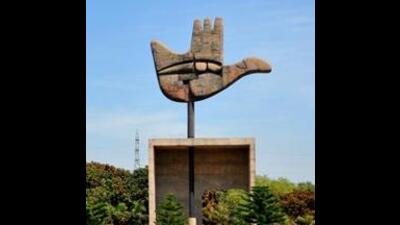 For Class 11 admissions in Chandigarh many as 1,036 seats are available in the humanities stream, 466 in the science stream, 296 in commerce and 564 for vocational courses. (HT File)