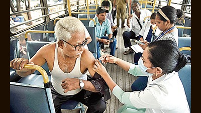Beneficiaries get inoculated with precautionary booster doses, Mumbai, September 15, 2022 (HT PHOTO) Beneficiaries get inoculated with precautionary booster doses, Mumbai, September 15, 2022 (HT PHOTO)