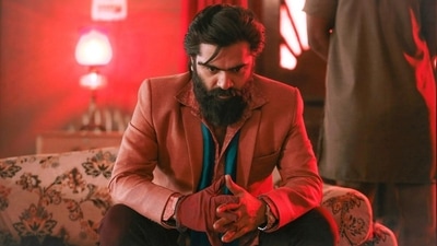 Silambarasan aka Simbu in his latest film Vendhu Thanindhathu Kaadu. Silambarasan aka Simbu in his latest film Vendhu Thanindhathu Kaadu.