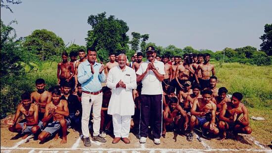 Subedar major (retired) Virendra Singh with the trainees at Jauharpur village in Banda. (SOURCED)