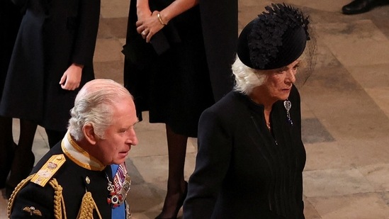 Funeral da Rainha Elizabeth II: Rei Charles III da Grã-Bretanha e Camilla, Rainha Consorte da Grã-Bretanha no funeral de estado.(AFP)