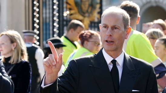 Queen Elizabeth II's Funeral: Britain's Prince Edward, the Earl of Wessex meets well-wishers outside Buckingham Palace, ahead of the funeral of Queen Elizabeth II.(AP)