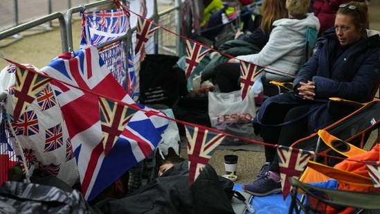 People file past the coffin of Queen Elizabeth II as it lies in state on the catafalque in Westminster Hall, at the Palace of Westminster, London, Sunday Sept. 17, 2022. The Queen will lie in state in Westminster Hall for four full days before her funeral on Monday Sept. 19. (Chip Somodevilla/Pool via AP)(AP) People file past the coffin of Queen Elizabeth II as it lies in state on the catafalque in Westminster Hall, at the Palace of Westminster, London, Sunday Sept. 17, 2022. The Queen will lie in state in Westminster Hall for four full days before her funeral on Monday Sept. 19. (Chip Somodevilla/Pool via AP)(AP)