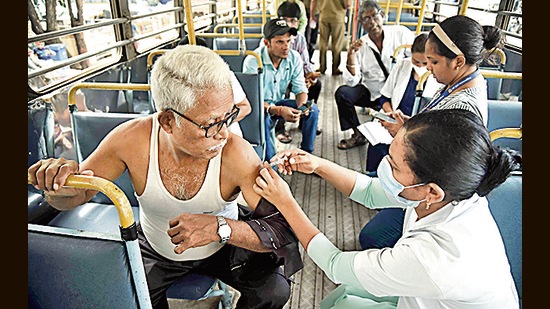 Beneficiaries get inoculated with precautionary booster doses, Mumbai, September 15, 2022 (HT PHOTO) Beneficiaries get inoculated with precautionary booster doses, Mumbai, September 15, 2022 (HT PHOTO)
