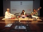 Dr. Varsha Agarwal, the first classical solo Santoor player, captivates audience(Twitter/@DrVershaAgarwal) Dr. Varsha Agarwal, the first classical solo Santoor player, captivates audience(Twitter/@DrVershaAgarwal)