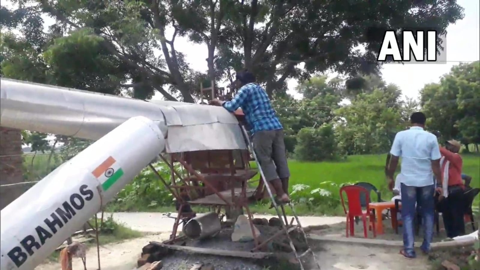 In UP, painter makes skeleton design of Brahmos, aims to spread awareness