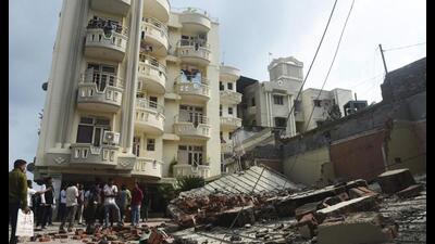 A team of Lucknow Development Authority demolishes an illegal structure at Wali Badar apartment owned by associates of Atiq Ahmad, in Khadra area of Old City, in Lucknow. (Deepak Gupta/HT Photo)