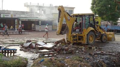 Kurukshetra police demolishing the properties of drug peddlers. (HT Photo)