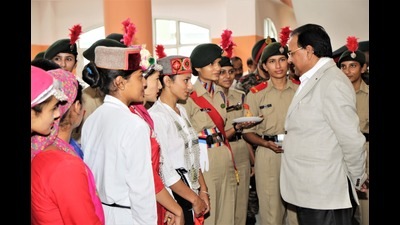 Minister of State for Defence Ajay Bhatt interacting with NCC cadets at Dharamshala on Tuesday. (HT Photo)