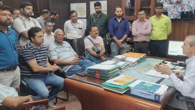 A meeting between buyers and DTCP officials. According to the buyers, the builder has not carried out any construction at the site even after receiving all scheduled payments. (HT Photo) A meeting between buyers and DTCP officials. According to the buyers, the builder has not carried out any construction at the site even after receiving all scheduled payments. (HT Photo)