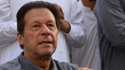 Former Pakistan's prime minister Imran Khan gestures during a press conference in Islamabad.- (File) (AFP / File) Former Pakistan's prime minister Imran Khan gestures during a press conference in Islamabad.- (File) (AFP / File)