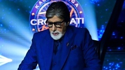 Amitabh Bachchan on the sets of Kaun Banega Crorepati. Amitabh Bachchan on the sets of Kaun Banega Crorepati.