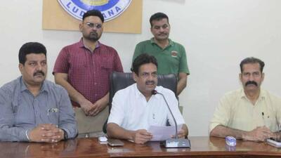 AiG Snehdeep Sharma, along with other STF officials, addressing the media persons regarding drug recoveries from the Ludhiana Central Jail. (Gurpreet Singh/H) AiG Snehdeep Sharma, along with other STF officials, addressing the media persons regarding drug recoveries from the Ludhiana Central Jail. (Gurpreet Singh/H)