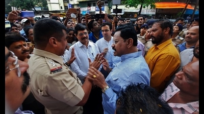 Police control the situation after a scuffle broke out between the Shinde and Thackeray factions over a banner at a public library in Thane on Tuesday. (PRAFUL GANGURDE/HT PHOTO) Police control the situation after a scuffle broke out between the Shinde and Thackeray factions over a banner at a public library in Thane on Tuesday. (PRAFUL GANGURDE/HT PHOTO)