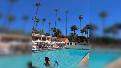 Khushi Kapoor was mesmerised with the sight of the palm trees from the pool of her hotel. (Instagram/@khushi05k) Khushi Kapoor was mesmerised with the sight of the palm trees from the pool of her hotel. (Instagram/@khushi05k)