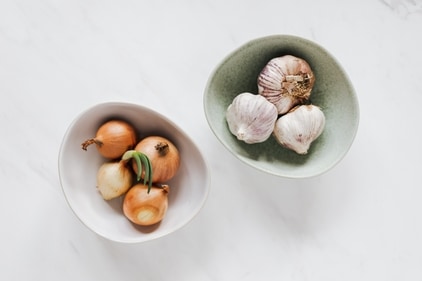 Garlic and onions don't just add flavour to your food, they are also rich in prebiotics. (Karolina Grabowska)