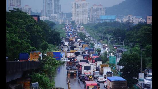 PHOTO CAPTION: Leader of the opposition, Ajit Pawar, has written to CM Eknath Shinde for repair of Mumbai-Nashik Highway to avoid traffic snarls like the one in the photo. (PRAFUL GANGURDE/HT PHOTO)