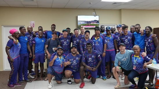 Barbados Royals pose for a team photograph after making it to the CPL playoffs.(Twitter)