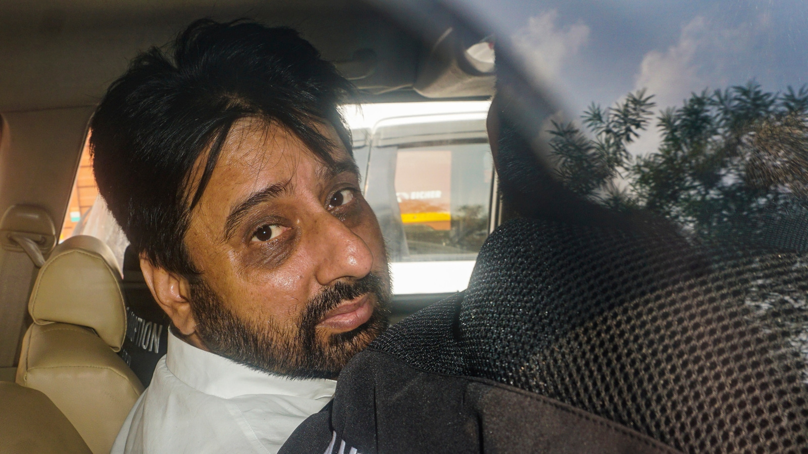 AAP's Amanatullah Khan to stay behind bars for 5 more days in Waqf board case