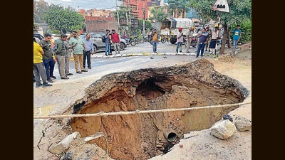 The portion of the road which caved in for the second time in nine days on Wednesday near Shastri Nagar railway crossing in Ludhiana. (Gurpreet Singh/HT)